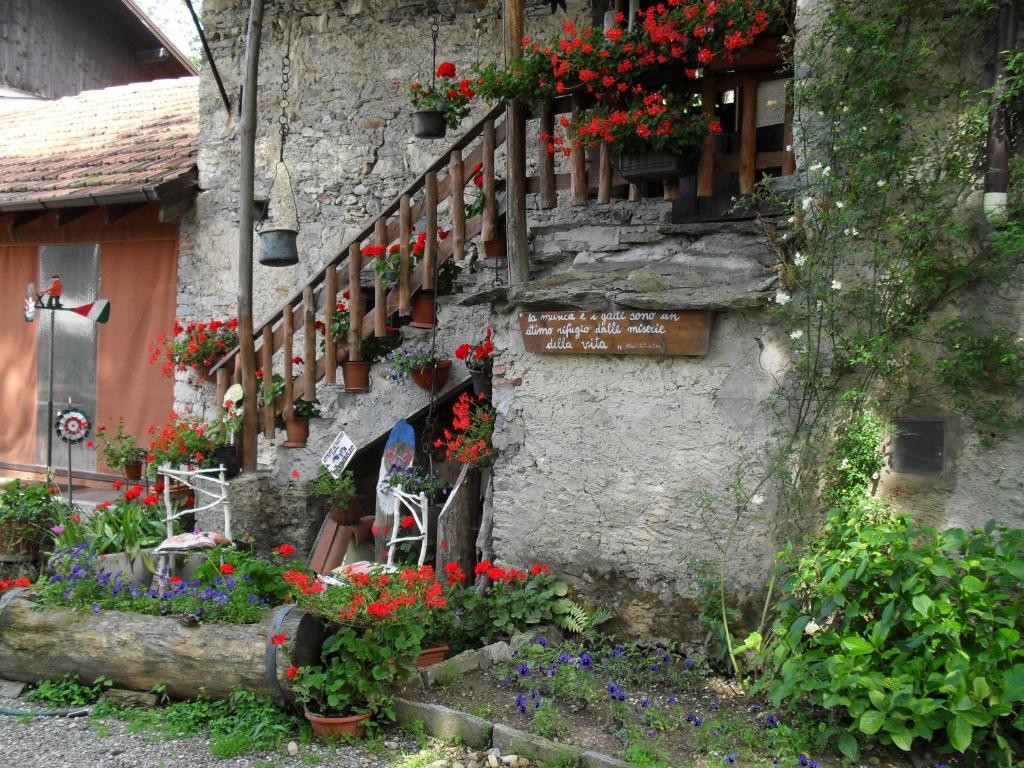 B&B Il Gatto Nero Castelveccana Extérieur photo