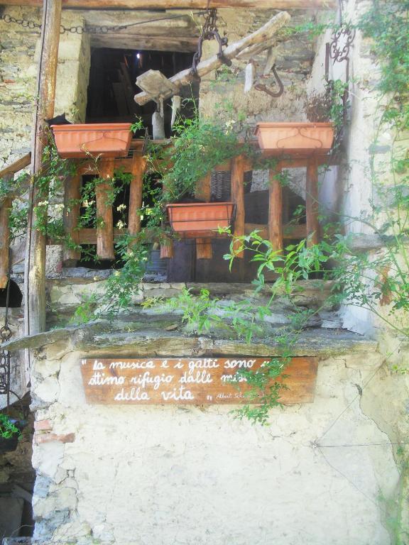 B&B Il Gatto Nero Castelveccana Extérieur photo