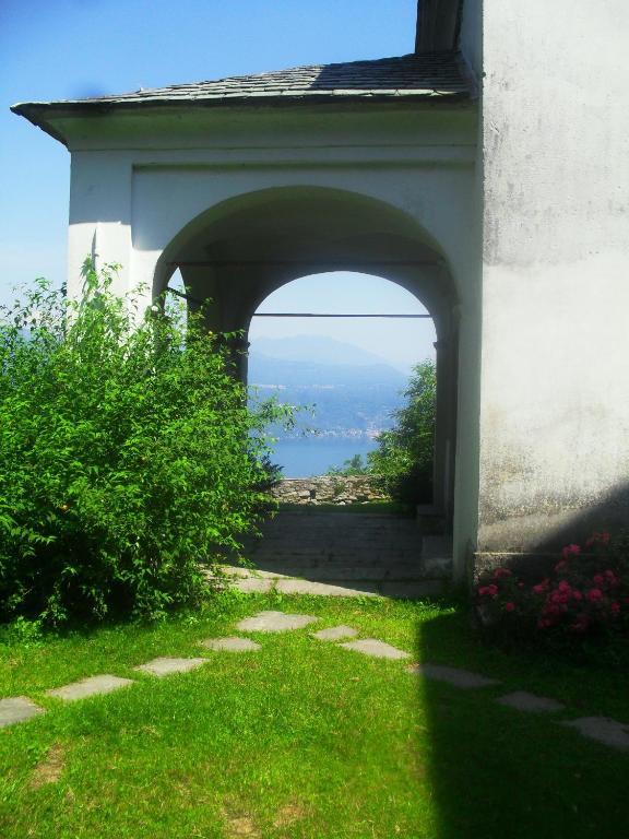 B&B Il Gatto Nero Castelveccana Extérieur photo